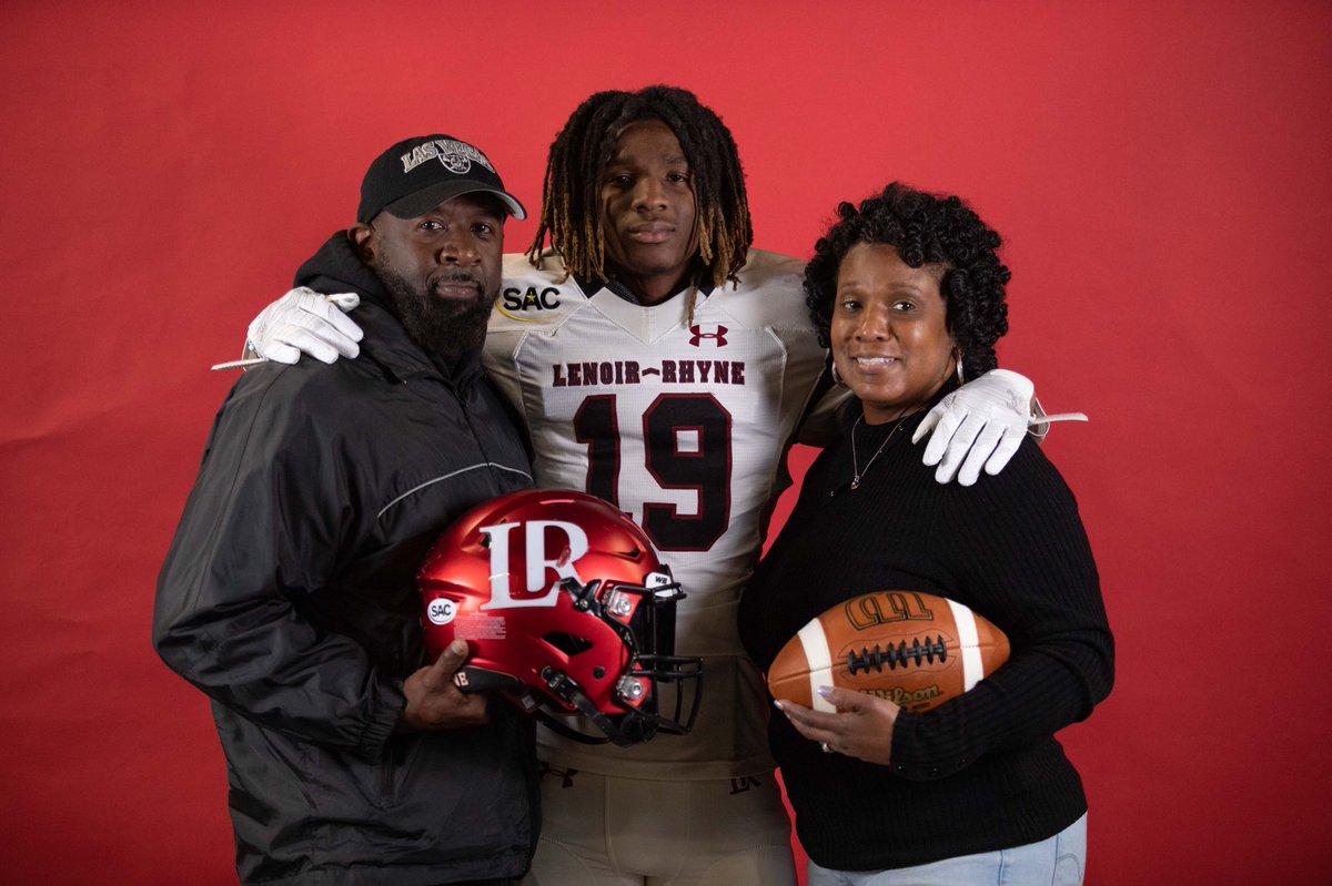 1000% Committed ! 📍🐻🐻 <a href="/LRBearsFootball/">Lenoir-Rhyne Football</a> <a href="/LRtrackandfield/">LR XC/TF</a> <a href="/Coachdavisknows/">Seandell Davis</a> <a href="/CoachFoster23/">Aaron Foster 👎🏾👎🏾</a> <a href="/TrojanPrideFtbl/">CC Moody Trojans Football</a>