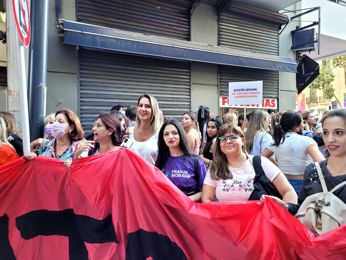 JrComuna8's tweet photo. #MarchamosJuntas por una sociedad más justa e inclusiva.
Como mujeres radicales vamos a seguir militando con @RadicalesDelSur para tener una vida libre de violencias.
#8Marzo2022 https://t.co/jY6MKkTpNP