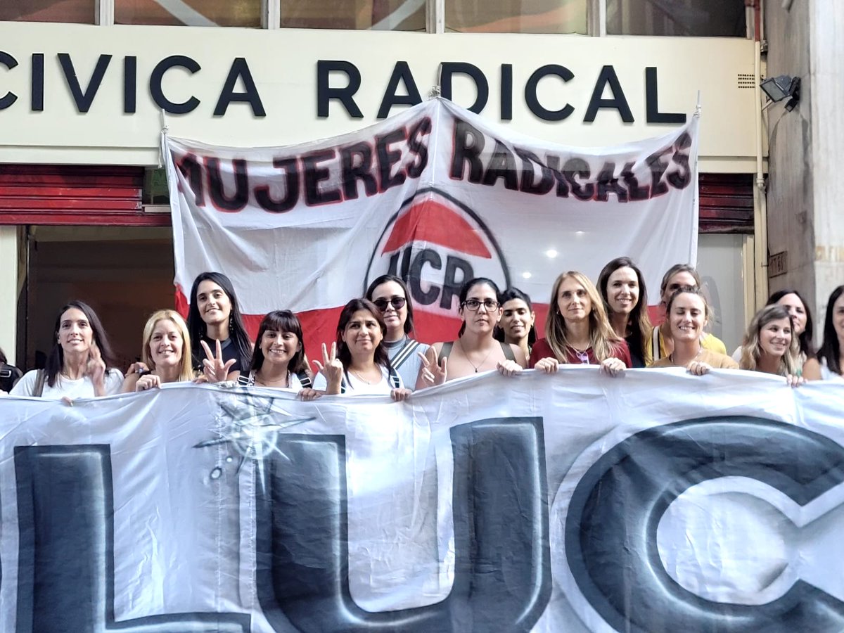 JrComuna8's tweet photo. #MarchamosJuntas por una sociedad más justa e inclusiva.
Como mujeres radicales vamos a seguir militando con @RadicalesDelSur para tener una vida libre de violencias.
#8Marzo2022 https://t.co/jY6MKkTpNP