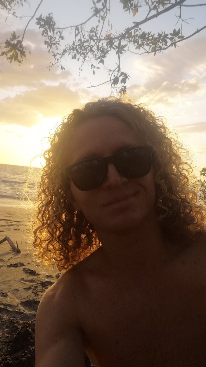 diearmanro's tweet image. 🌴🐚 #GoldenHour #SunsetLovers #Curlz #Penca