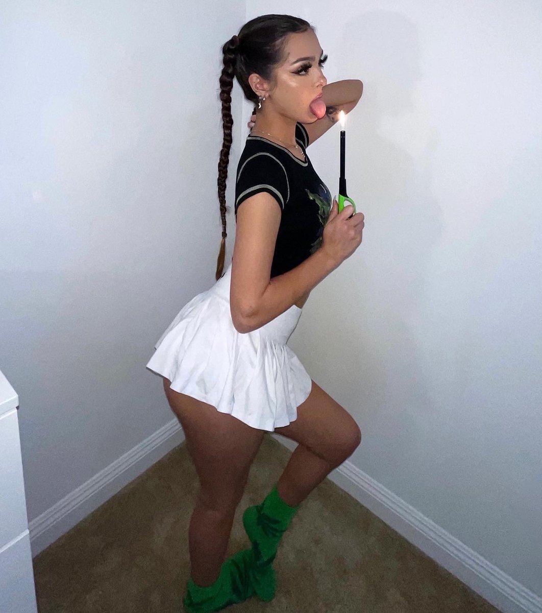 SAMMISANCHEZ's tweet photo. u already knoww 🧚🏼

@dollskill 
“spellbound to you crop top”
“star of the snow pleated mini skirt” https://t.co/RbBfasS20y