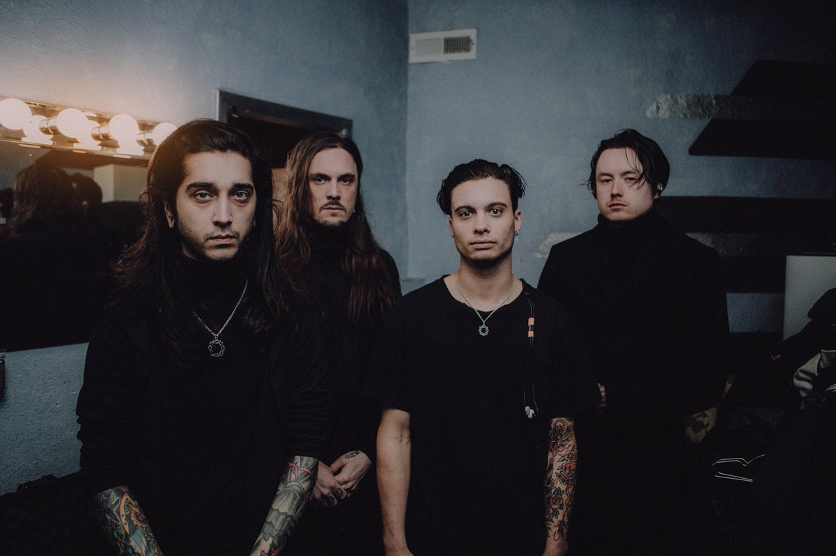 Bad omens ноах себастьян. Bad omens барабанщик. Bad omens вокалист. винсент рикьер bad omens. Bad omens poppy.