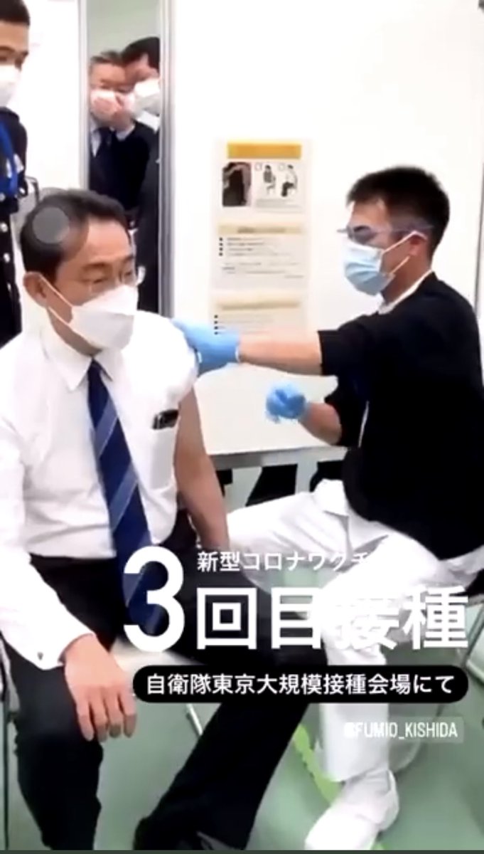everyloto's tweet photo. 【伝説レベル】注射器すら持たないエアーワクチンの瞬間🤣🤣🤣 https://t.co/OaVa94yFC9