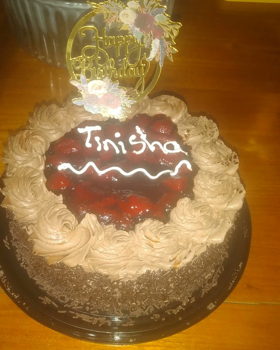 shortgi's tweet image. Celebrate my birthday yesterday cake 1