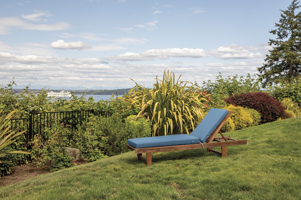 wecoveryourgear's tweet photo. Time to start thinking about spring! We've got colorful, comfortable cushions to make your outdoor oasis the perfect way to welcome the new season. Head over to https://t.co/087I7aaVTf to get started. 

#springtime #patio #spring2022 #relax https://t.co/xwacvNxcrX