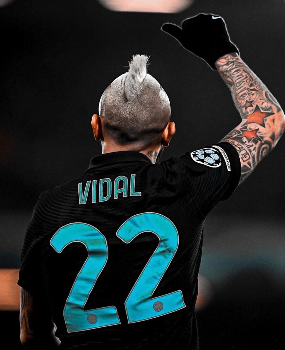 kingarturo23's tweet photo. Triste por no pasar,🥲 pero nos vamos con la frente en alto, le ganamos a un gran rival @liverpoolfc vinimos a su estadio 🏟 y nos paramos de igual a igual mostramos carácter y que somos un equipo fuerte, luchador y que va a pelear por todo!!! 💪🏽 Forza @Inter 🖤💙 https://t.co/JK3QYuRBNN