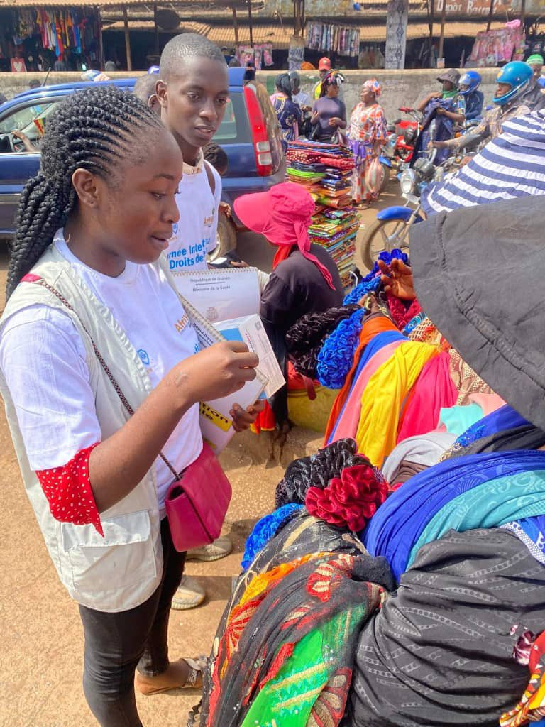 ConakryJci's tweet photo. A l’occasion du 8 Mars journée internationale des droits de la femmes nous nous somme  rendu à Matoto pour sensibiliser les femmes sur l’importance de la planification familiale. 
Merci aux partenaires #Afriyan #AGBEF   #Africa_Health_Care
#ZoneA 
#LeadingIsOurDuty https://t.co/00cePFFxj2