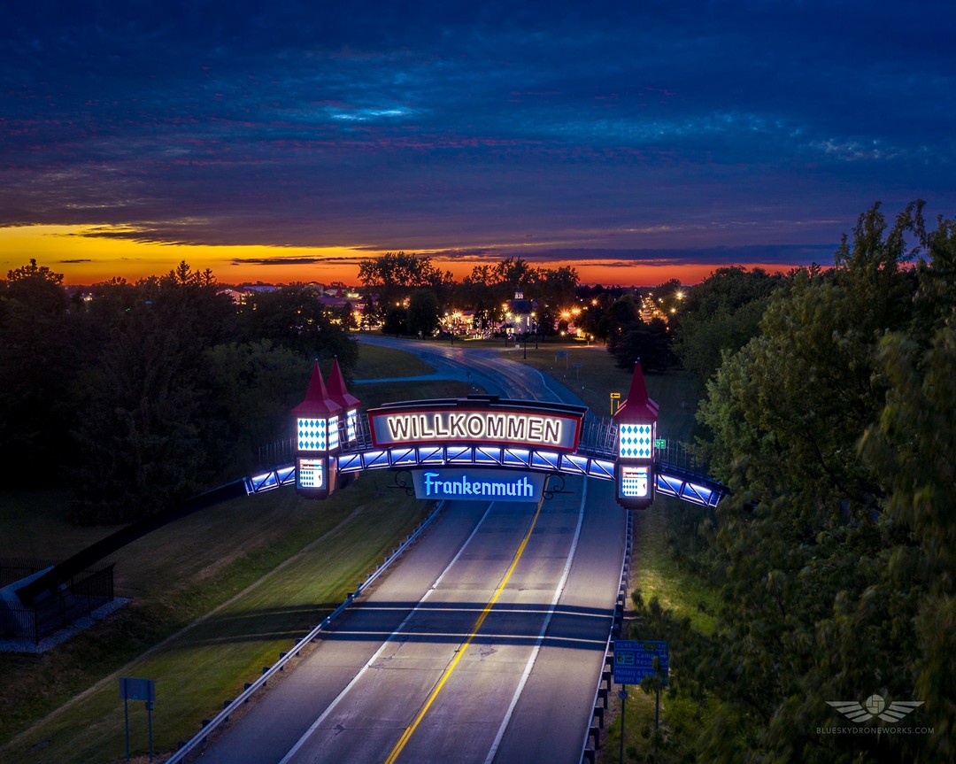 gogreatlakesbay's tweet image. Willkommen to Frankenmuth! 👋 A tiny German town filled with big Bavarian traditions.

📸 Instagram fan blueskydroneworks