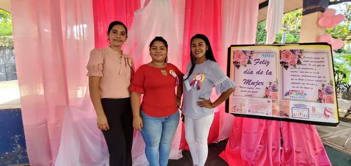minedchinandega's tweet photo. En conmemoración al día Internacional de la Mujer la delegación departamental del Ministerio de Educación reconoce el trabajo de  cada una de las mujeres  guerreras,  valientes, que día a día se esfuerzan por desempeñar un trabajo de calidad y calidez.
#MujerFuerzaDeVida https://t.co/tH91ZavHgo
