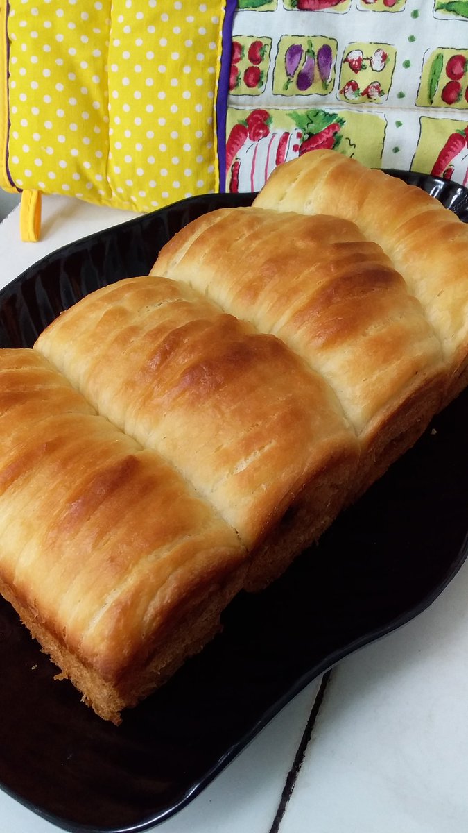 Ibunyairsyad's tweet image. Selamat pagi .. jangan lupa sarapan biar kuat menghadapi kenyataan🍞🥖 #sweetbread #rollbread #woolrollbread #chocolatebread