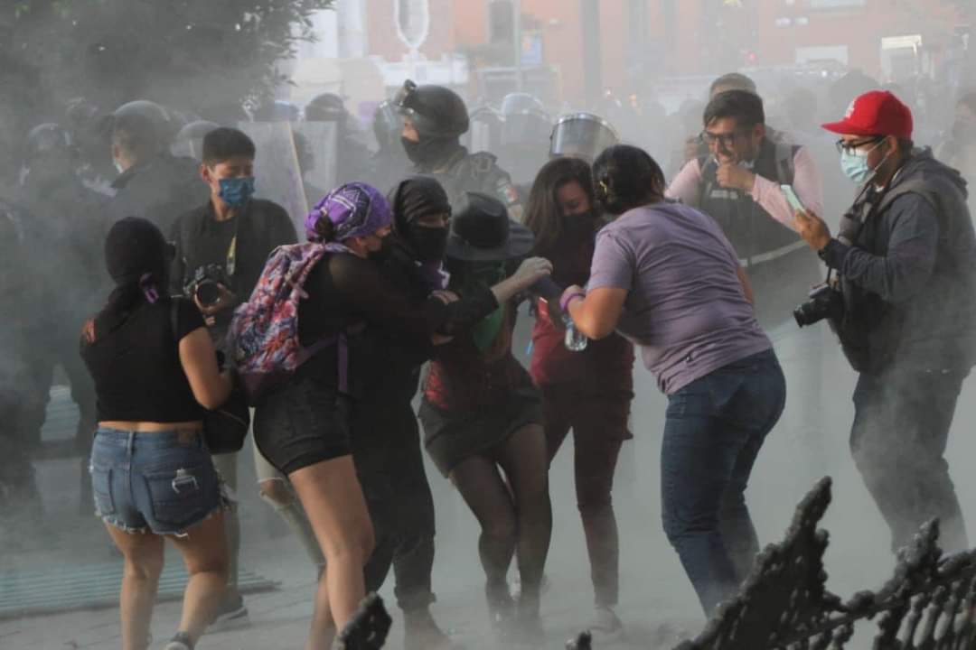 <a href="/BeautyOfertasMx/">Jingle balls 🍒⚖️</a> En Tlaxcala, nos mandaron granaderos y gas lacrimogeno. 

Al llegar a casa me sentí segura, porque los policía en Tlaxcala no cuidan AGREDEN