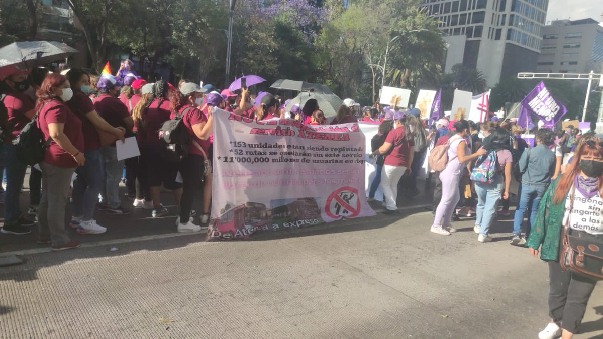 Lauerik701126's tweet photo. Las operadoras de RTP nos unimos  a la marcha apoyando espacios seguros para todas las mujeres de la CDMX ya que desaparece el servicio ATENEA que es para mujeres  y para que terminen femunucidios y cualquier tipo de violencia https://t.co/yBnYeQJjAx
