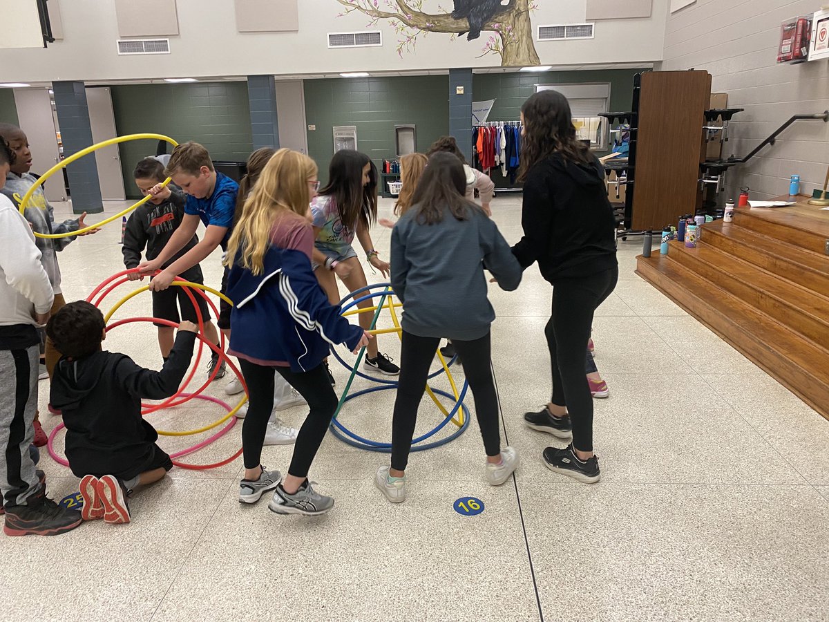 BBEFitness's tweet photo. Hula Hoop Hut relays #bbespecials #elmerpride #bbepta #fifthgrade #teamwork #collabrate #games https://t.co/km4sOqMITV