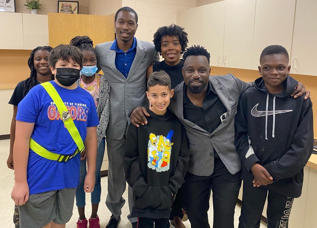 HCPSLopezElem's tweet photo. We had the honor of hosting the Central Park Avenue Players today! This dynamic group combined their love of theater and history to educate our next generation. ♡ #stageworks #centralparkavenueplayers @HillsboroughSch @ZemHarris @KennethGay10 @Ramos_5th @alena_burley https://t.co/LgaD1ump9S