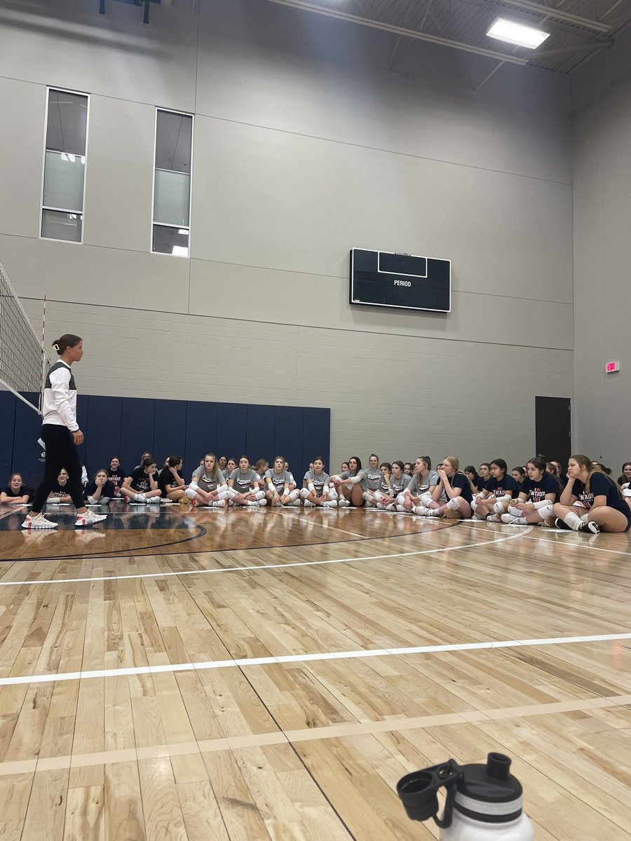 sanfordvb_sf's tweet photo. Courtney Thompson in the house!!! 
We are so excited to have her back in South Dakota training our kids! 
Focus tonight is how to train our minds to always be the best that we can be! 💪🧠💪
#PentagonPride #SanfordSports https://t.co/eZQDzxOWEE