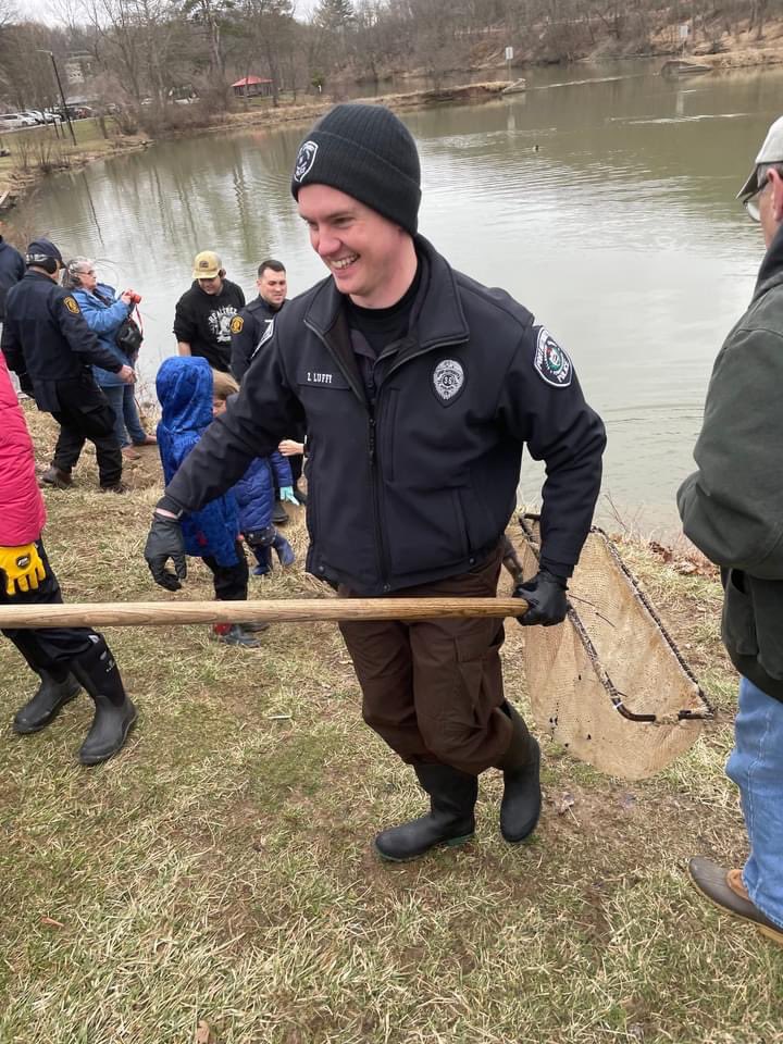 PGHTransitPD's tweet photo. Gone Fishin'. Today, Officer Luffy and several #ACCAPT members joined up with the Pa. Fish and Boat Comission and Pa. Fish and Boat Commission Bureau of Law Enforcement, and several local home-school children and helped the kids restock North Park lake with trout. https://t.co/qghnoOZKzL