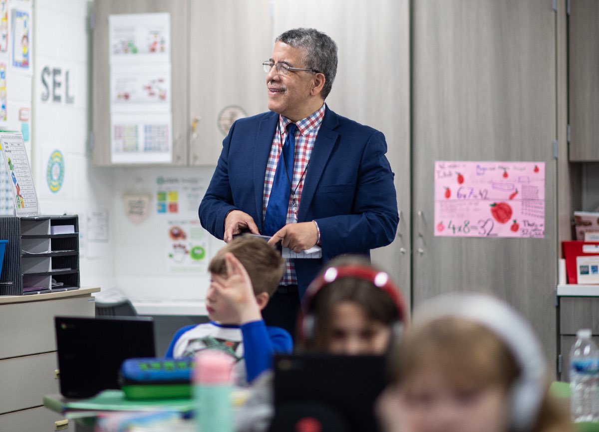 We were fortunate to welcome visitors all the way from Poland to Clearmont Elementary today! 

Representatives from the Ministry of Education as well as the Illinois State Board of Education spent the day touring Polish dual language classrooms across the school.