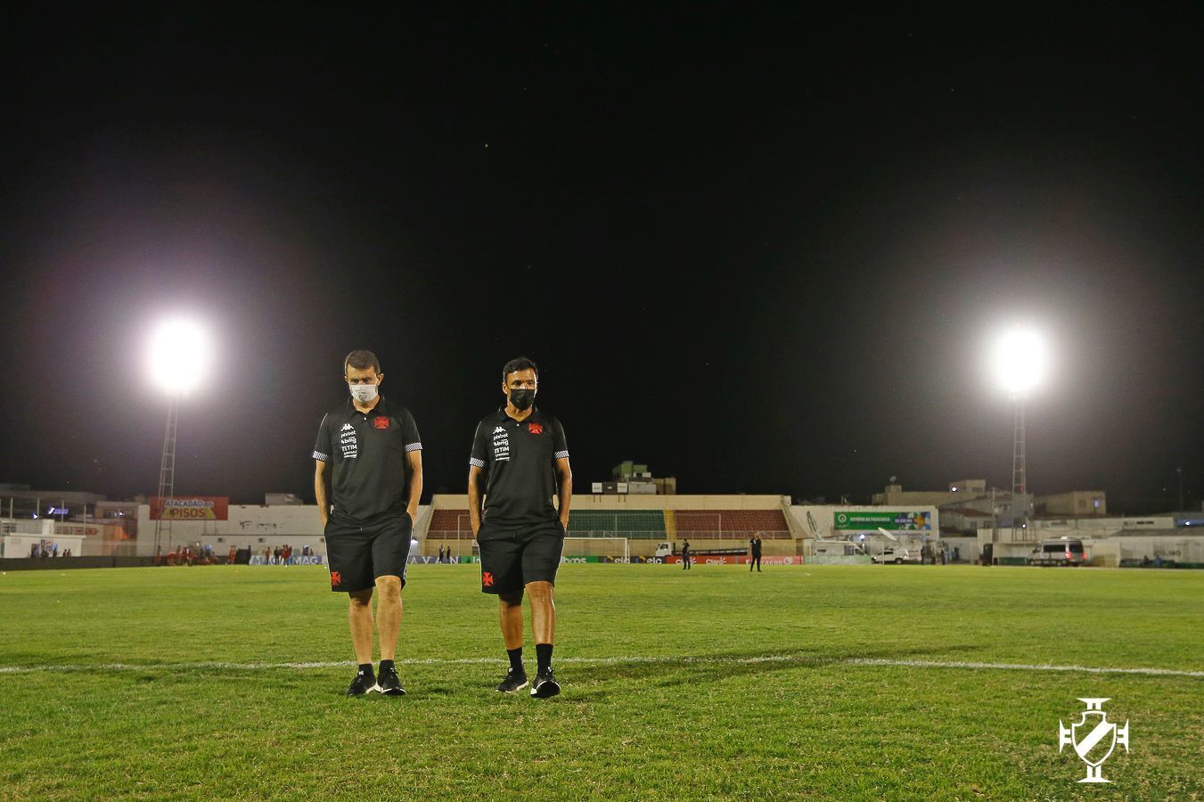 Vasco faz reconhecimento do gramado do Estádio Adauto Moraes SuperVasco