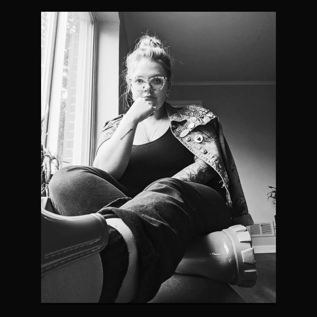 It's National Women's History Month, and TODAY is International Women's Day! This month, we celebrate the achievements of those who identify as women and their creative contributions to the fashion world;
✨Ana Lowe ✨ is the founder and lead artist at lifestyle brand "Ela é."