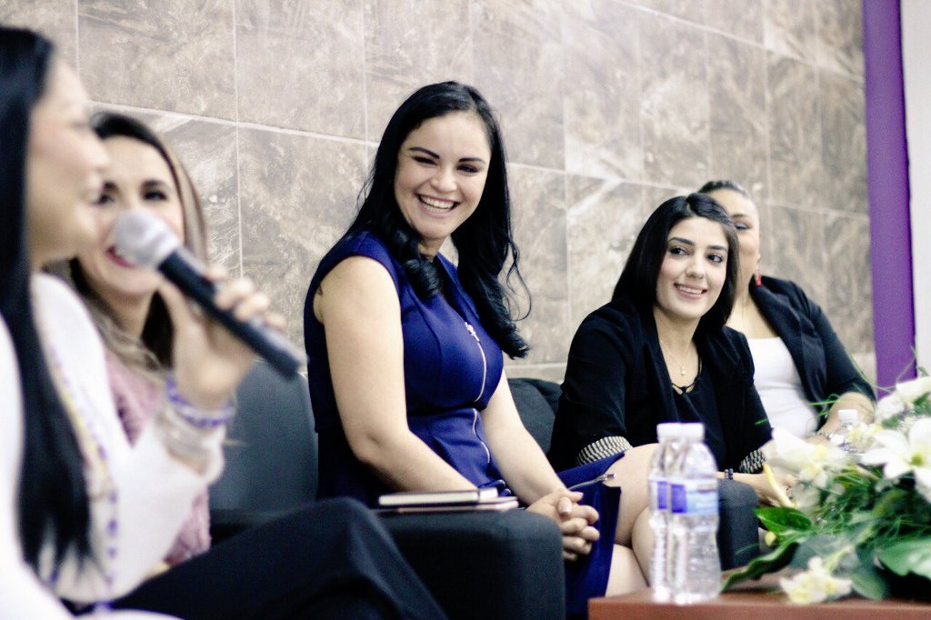 Aglaeemontoya's tweet photo. #DiaDeLaMujer Y sigo creyendo que somos "extraordinarias", sonrían mis guerreras de la vida, estamos de pie por la lucha en la igualdad de los derechos. (Panel: Extraordinarias de la @UPVE1 en 2019)

#DePiePorAngostura https://t.co/XHF9vjYaZr