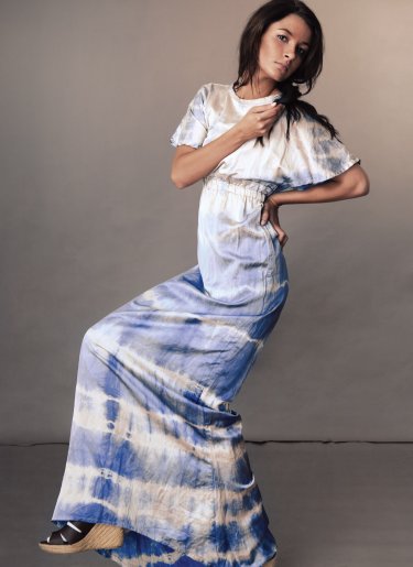 SvetBot_'s tweet photo. Feeling brave enough on #InternationalWomansDay to share one of my modeling photos. Coming to an #NFT to you soon. ๐
#FashionPhotography #fashion #model #WomeninNFTs #nftphotography #NFTCommmunity #RT #NFTs #GotBalance https://t.co/jrDByk8NWF