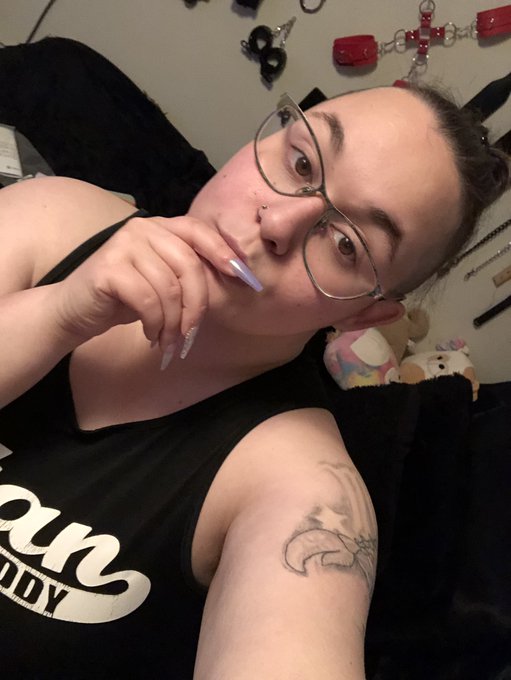 Guess what part of my body is going to be on display for my new series!!   #nailfetish #handfetish #adultentrateinment<a href="/tag/handfetish"class="tags"><span>#handfetish</span></a><a href="/tag/nailfetish"class="tags"><span>#nailfetish</span></a><a href="/tag/adultentrateinment"class="tags"><span>#adultentrateinment</span></a>