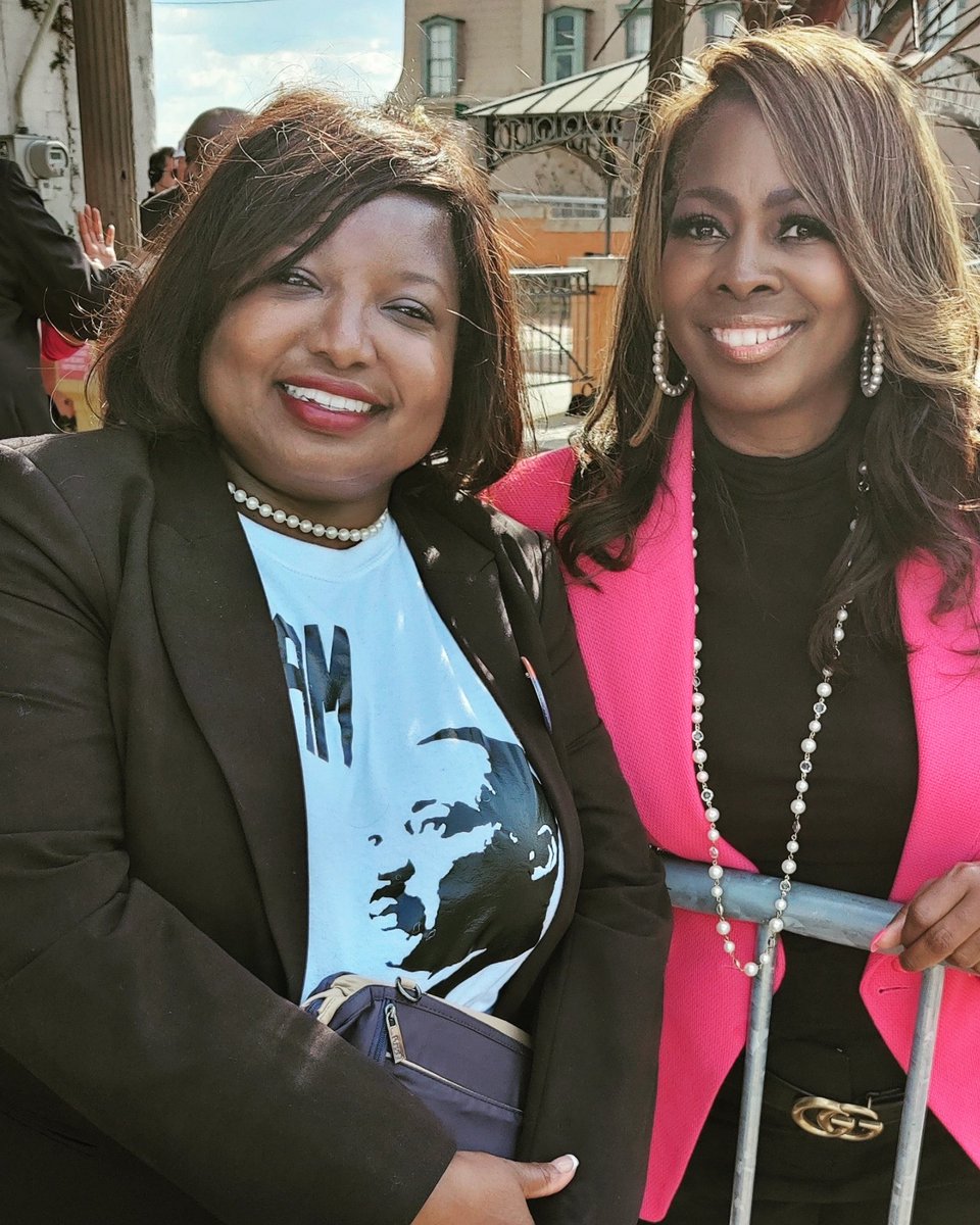 PhyllisDHHall's tweet photo. I got to snap a photo with one of my "Sheroes", @MsLaToshaBrown . As always, when given a mic she delivered a fiery message about voting.
#selmamarch #blackvotersmatter #sheroe https://t.co/cczfhRLarI