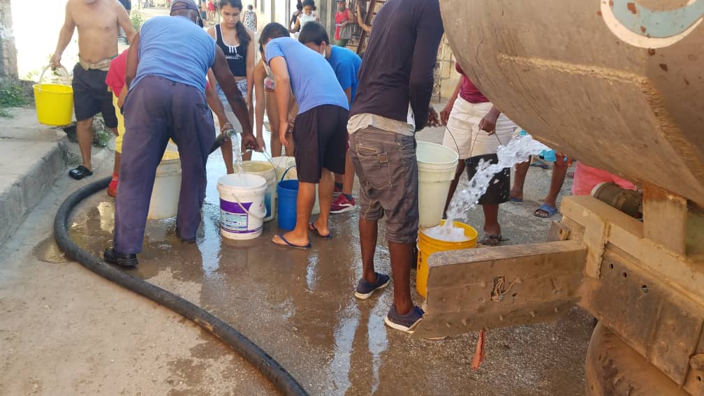 YuryCastaedaCa1's tweet photo. Continúa el apoyo de nuestra UEB Acueducto y Alcantarillado Sancti Spiritus con carro cisterna a la UEB Acueducto y Alcantarillado Trinidad. Se siente satisfacción al saberse útil. https://t.co/lPmhPdJWUh