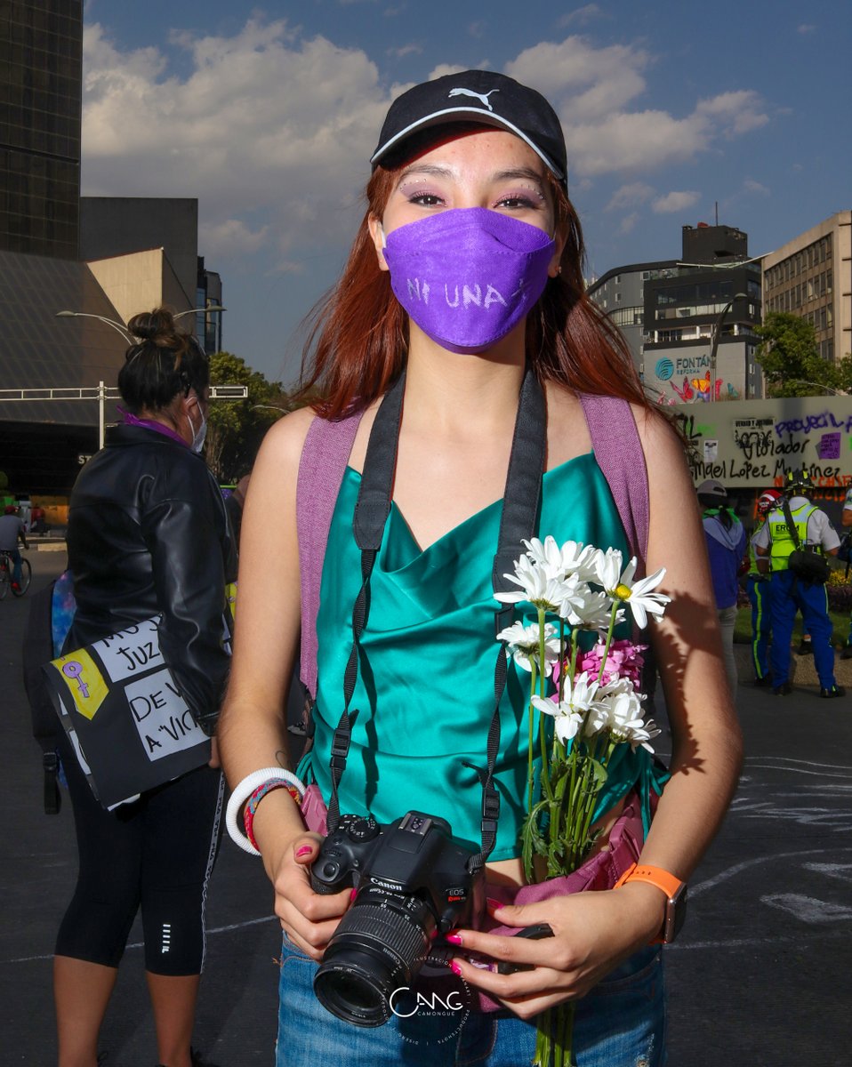 camongue's tweet photo. Marcha en conmemoración del "Día Internacional de la MUJER" en la #CDMX... #NiUnaMenos #VivasNosQueremos  #8M #NoMásViolencia https://t.co/3uNhOtCndy