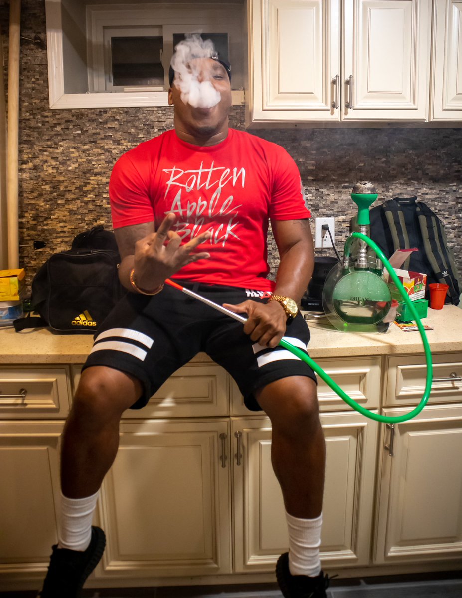 BigBankL_'s tweet photo. Updating my “Guy who records themselves smoking hookah” pictures 😉 https://t.co/PQHy0AzllC
