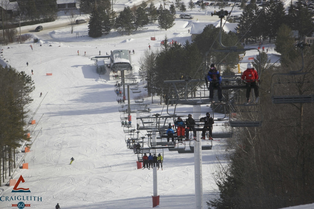 CraigleithSki's tweet photo. Club's opens Thursday until Sunday March 20. March Break - best week of the year! St. Patty's day brings night slalom for Canadian National Championships!!!
#toppeakcraigleith2022 #craigleithalpineprograms #craigleithskiclub
#lovewinter
#lightuplittlejohn
#mackenzietoppeak https://t.co/IV3SfL2c2R