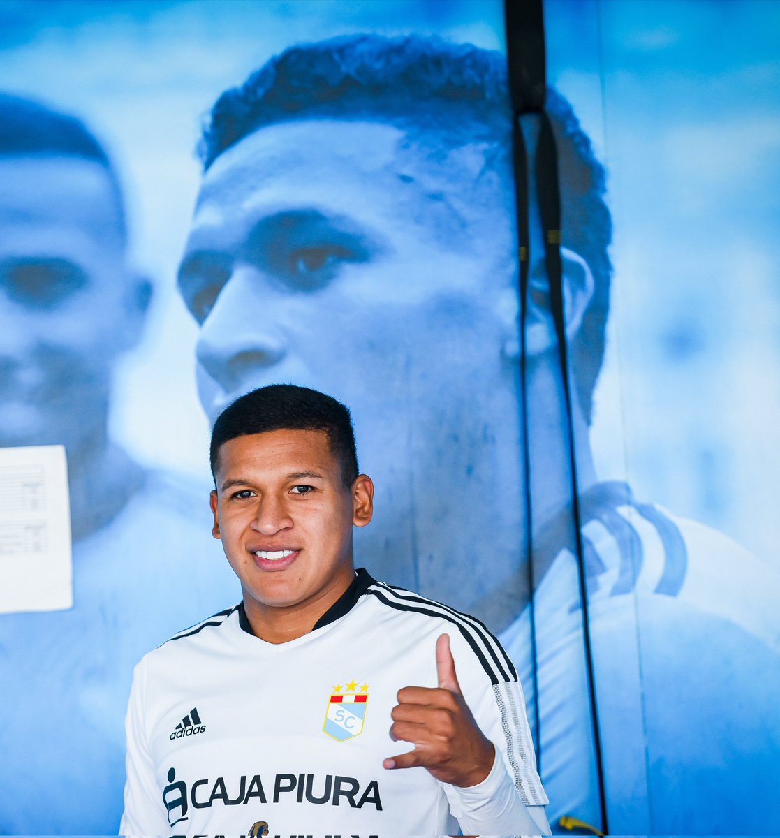 ClubSCristal's tweet photo. 🤙 @FerBujama 😁

#FuerzaCristal
#SomosFamilia https://t.co/5lTtjPCPH4