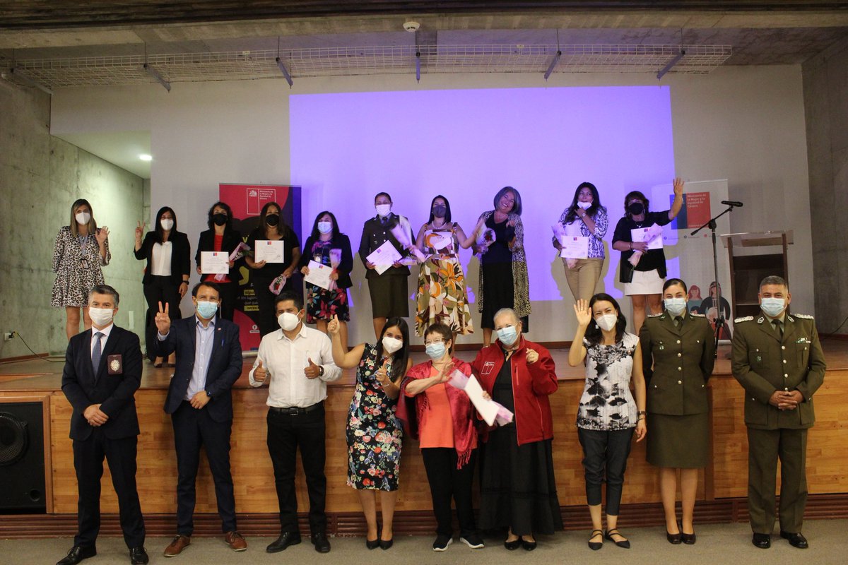MMEGAntofagasta's tweet photo. Hoy destacamos a 11 mujeres de distintas áreas que con esfuerzo y profesionalismo son ejemplo para muchas más 🙌🏼 Sigamos sumando para la tan anhelada equidad de genero. 💙✨
@MinMujeryEG @KSeremi @VoceriaAntofa https://t.co/71fMBve3eh