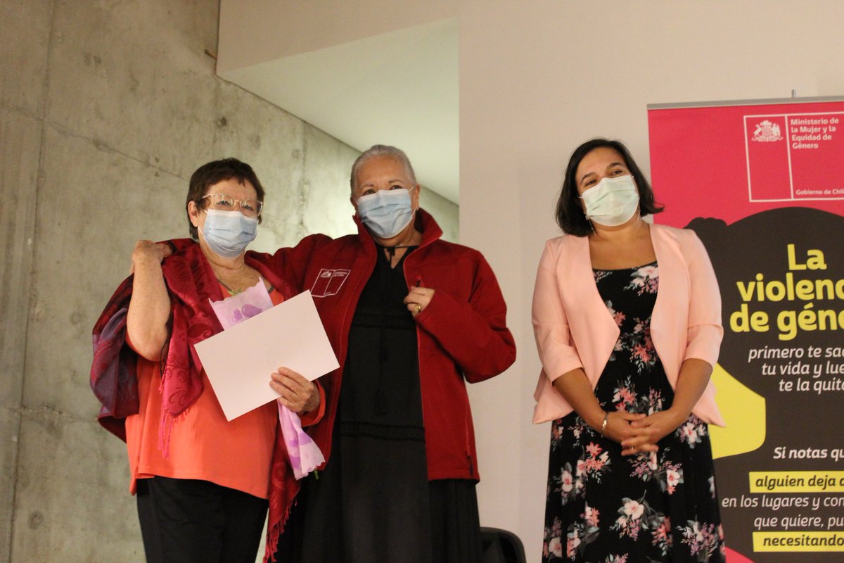 MMEGAntofagasta's tweet photo. Hoy destacamos a 11 mujeres de distintas áreas que con esfuerzo y profesionalismo son ejemplo para muchas más 🙌🏼 Sigamos sumando para la tan anhelada equidad de genero. 💙✨
@MinMujeryEG @KSeremi @VoceriaAntofa https://t.co/71fMBve3eh