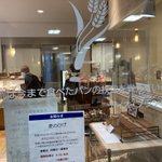 ジョジョ好きなら入らずにはいられないッッ!？病院の中のパン屋さんが攻めている…