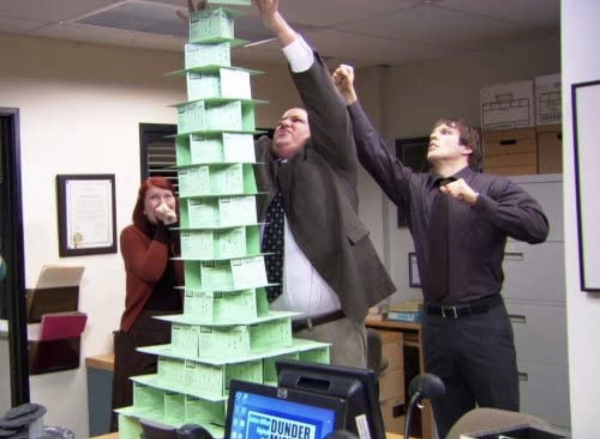 mrstesori's tweet photo. @AdamSchupak @THEPLAYERSChamp Looks like @theofficetv episode with @BBBaumgartner @KateFlannery @jennafischer, Erin, Pete l, Darryl, Nellie &amp; the customer complaint cards tower. 🤣 #heykoolaid #confusedatleast 🤪🤣
@JustAndyBuckley @johnkrasinski https://t.co/ONeWSRFInC