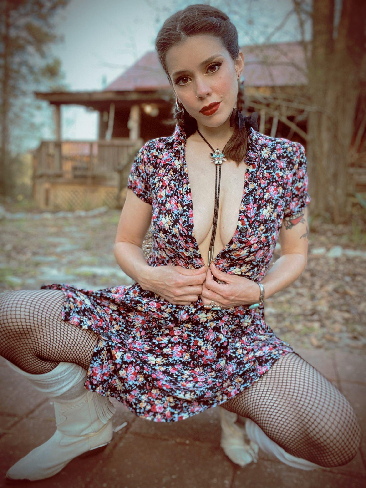 Mamma Creeper on X: Subscribe to my OnlyFans for more cute cowgirl content  🤠 t.cor2saKn8sqX #cowgirl #turquoise #onlyfans #pigtails #natural  #brunette t.cogVEnohR06T  X