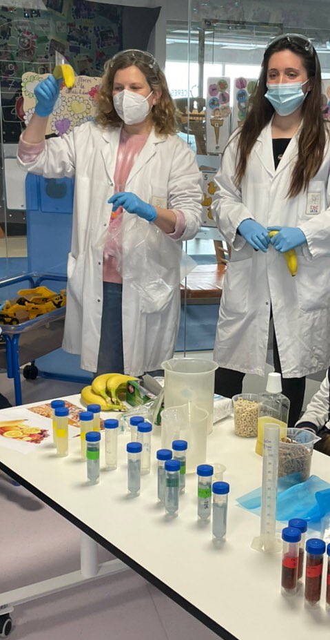 Mariaestorres's tweet photo. Lot of fun at Shackleton International school (Burjassot) with @Anna_Samarra @mcarmen_collado @iata_csic and the little super scientists #gutmicrobiota #MicroMI #MSCA #8M #InternationalWomensDay https://t.co/lGBSAMFMFA