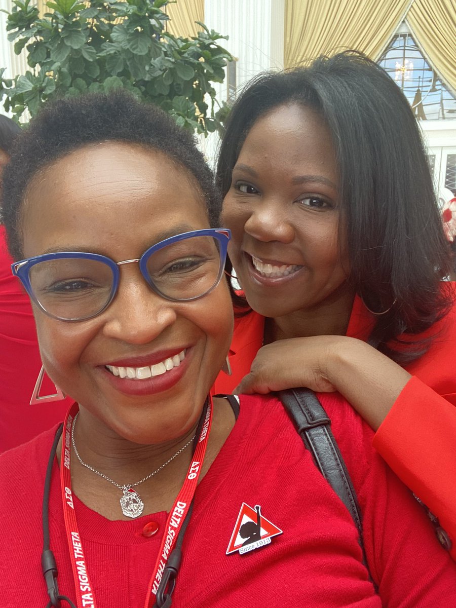 swdelta7's tweet photo. Meeting Soror Fudge and D4 women in Action board members was awesome , but meeting Sorors who I have virtually over the months (@adjoabasamoah) even years (@kcraine) really made my heart sing. #ReDSTricting #SocialMediaIsForInforming @paacdst @easternregdst https://t.co/UzTTbfweJX