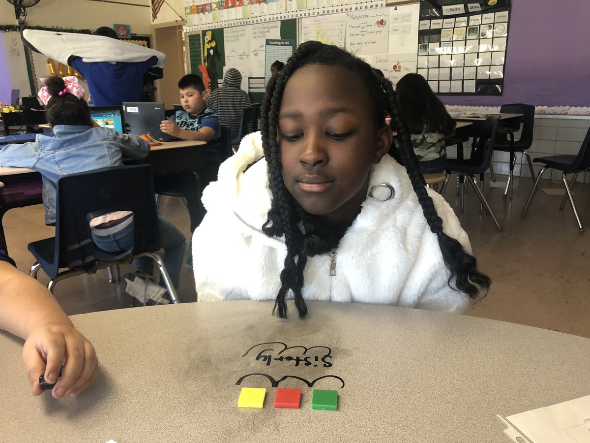 MrsNovak2's tweet image. Love the perseverance of these proud third graders to use a new strategy for guided spelling in Ms. Baity’s room! #sayit #clapit #mapit #OurElmwood @elmwoodes 💚