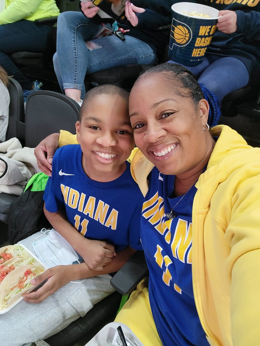 JamickaEdwards's tweet image. Date night with my favorite lil guy! #FamilyTime #Momof3boys #Pacers #pacersgamenight #blessed