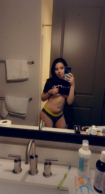 😘💕yom&iacute; luvs💋 https://t.co/yFC5QdDr1d