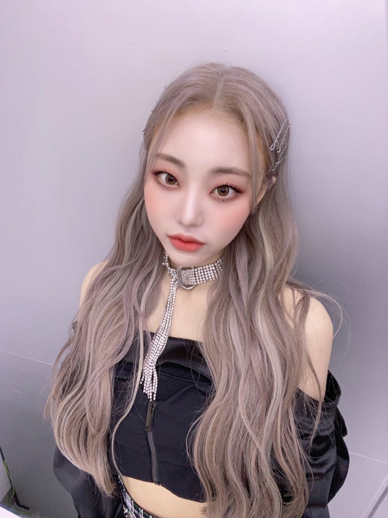 sheonspics's tweet photo. tuesday fairy 🧚‍♀️🖤 https://t.co/DwK5keTjq9