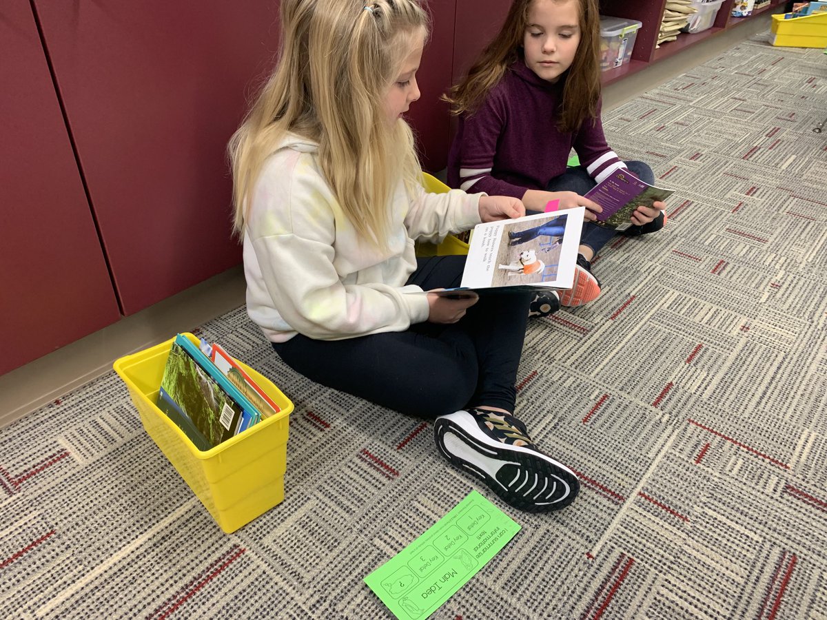 KateWaltherOTES's tweet photo. Super proud of these first graders! They’re working on looking for key details as they read and putting them together to unlock the main idea! It was a great day in reading workshop! #OTESacorns https://t.co/T81hyU06oO