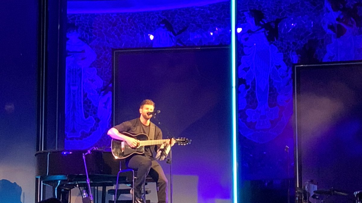 JuditCapafons's tweet photo. Una gran noche y gracias a ti @pabloalboran. Bonanit 🥰🥳 #Giradeteatros https://t.co/X9gVP3fDtC