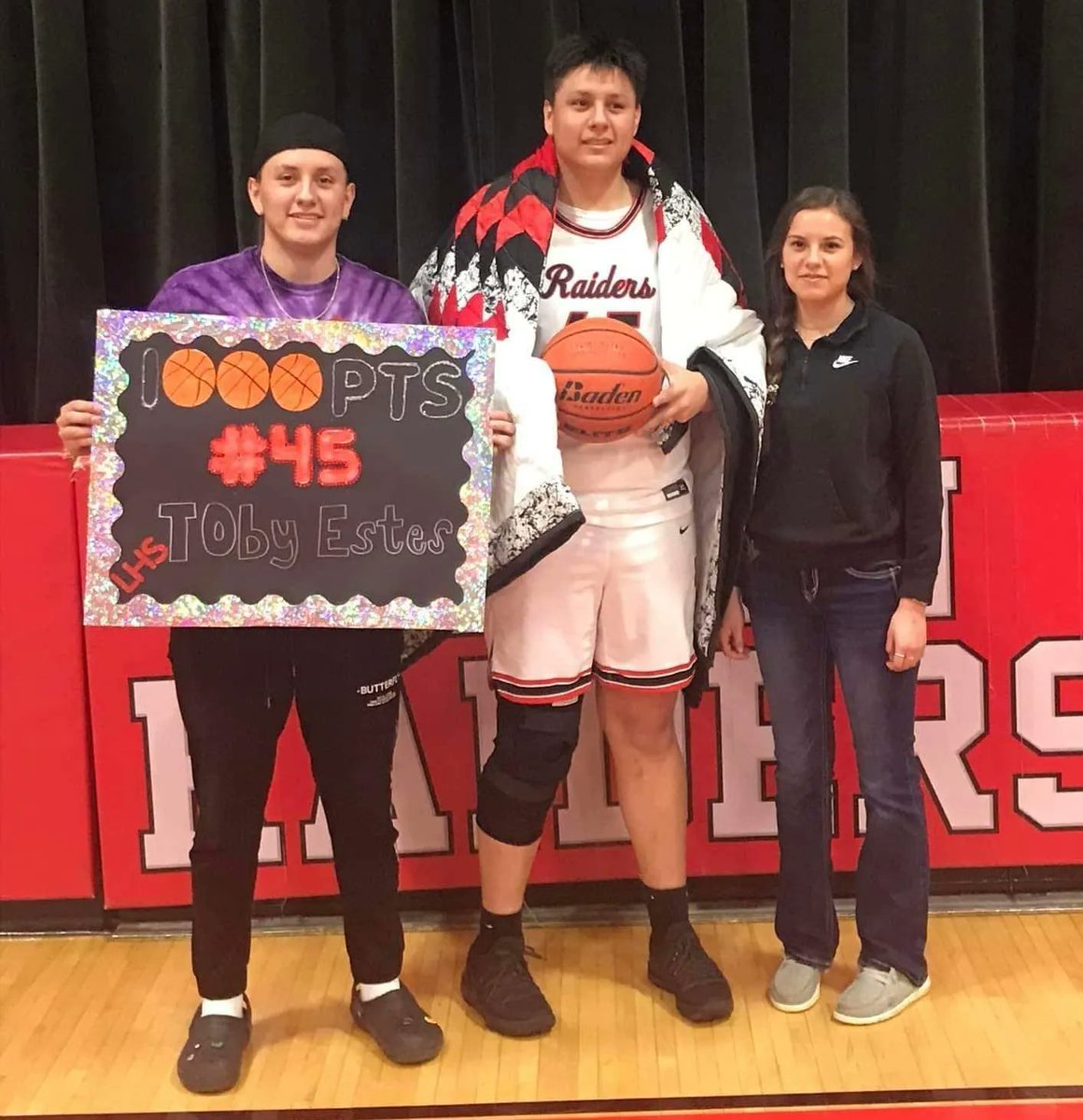 ndnsports's tweet photo. Congrats to Toby Estes (Lower Brule Sioux), out of Lyman High School in South Dakota, who scored his 1,000th career point this past weekend as they advanced to the Sodak 16 in South Dakota.
#NativePreps #Sioux #LowerBrule https://t.co/BvFr736eZL