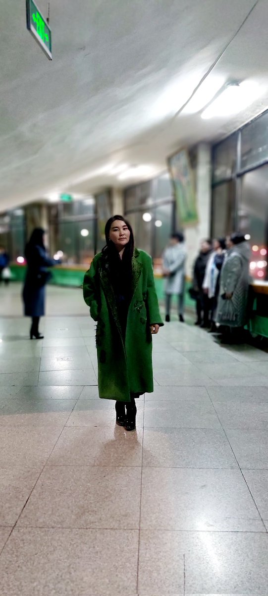 Өчигдөр эрхээ эдэллээш...
Бөхийн өргөөний суудал ёстой баба 😜