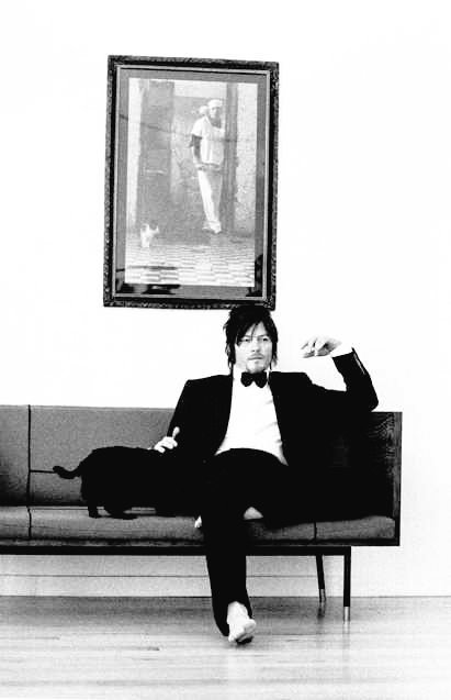 SMOKING REEDUS🚬 tweet media