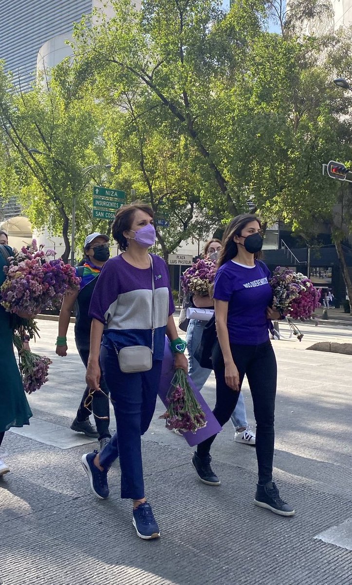 PatriciaMercado's tweet photo. Este movimiento no nació ayer, tiene una historia de décadas y ahora es más fuerte porque así lo han hecho las más jóvenes.

Las feministas de mi generación estamos aquí, con ellas.

#8Marzo2022 
#NiUnaMenos 
#DiaInternacionalDeLasMujeres 
💜💚 https://t.co/iNnsDyFXO4