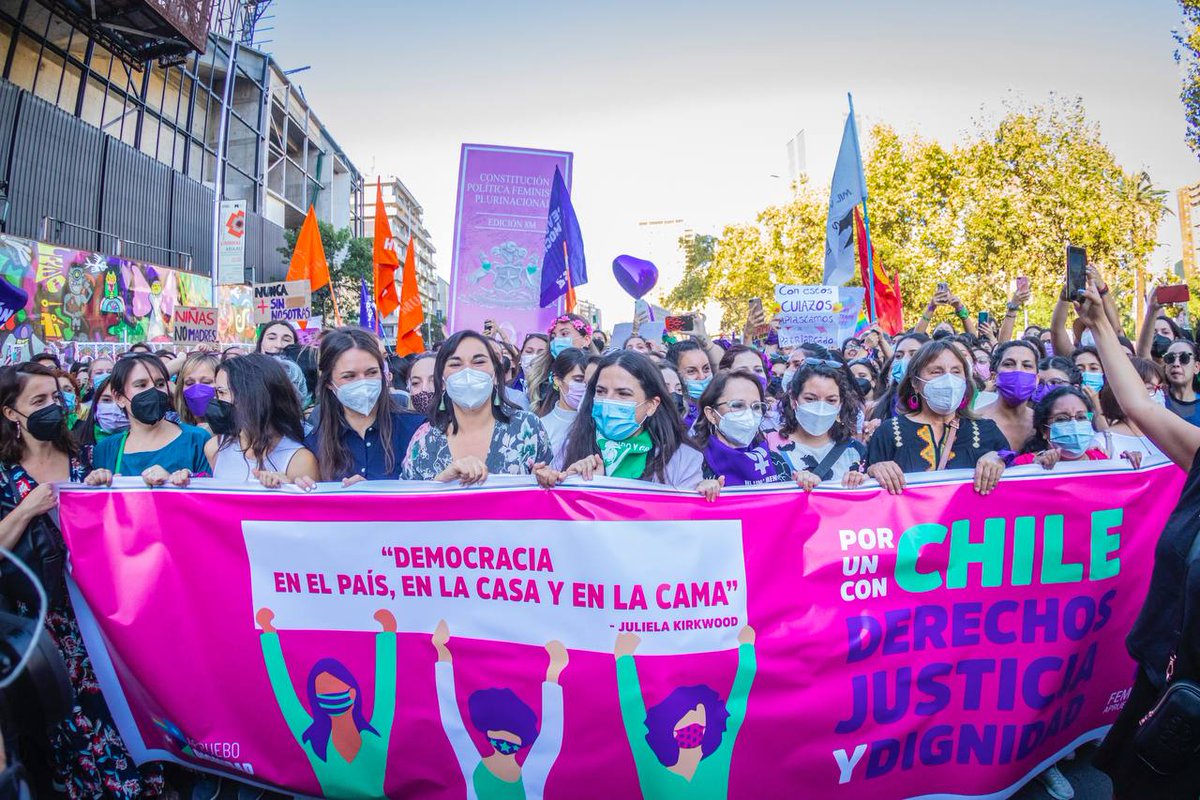 begoyarza's tweet photo. Ministras y subsecretarias del futuro gobierno marchamos este #8M unidas, porque #NiUnPasoAtras seguimos!!! https://t.co/R2Wek0CZqB